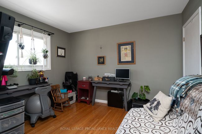 70 Briscoe St, House other with 4 bedrooms, 2 bathrooms and 4 parking in Amherstview ON | Image 16