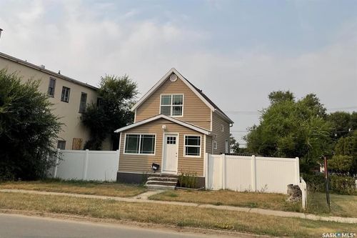 344 Lillooet St W, Moose Jaw, SK, S6H4Z2 | Card Image