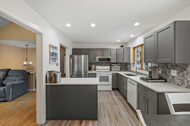 11 Osprey Ln, House other with 3 bedrooms, 2 bathrooms and 2 parking in Niantic CT | Image 9