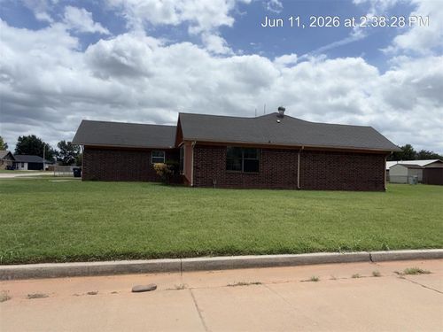 202 Redbud Dr, Anadarko, OK, 73005-2249 | Card Image