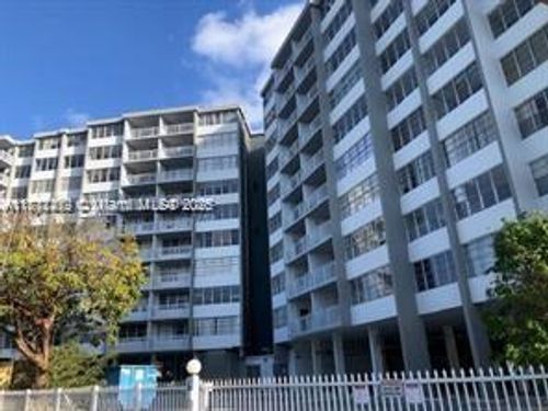 apt-315-2025 Ne 164th St, North Miami Beach, FL, 33162-4156 | Card Image