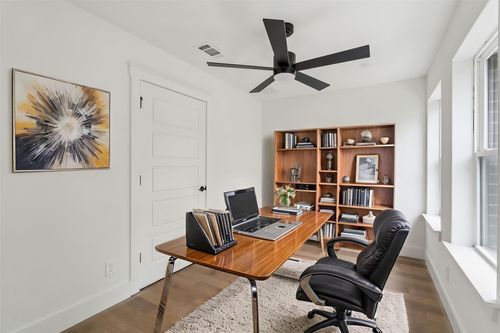 302 Golden Bell Ln, Fort Worth, TX, 76101 | Card Image