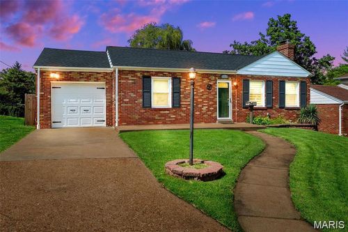 9319 Lenard Ct, Saint Louis, MO, 63123-4435 | Card Image