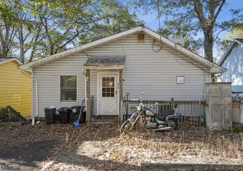 626 Brooklyn Mountain Rd, Hopatcong, NJ, 07843-1229 | Card Image