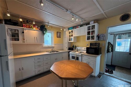 202 2 Ave, Meacham, SK, S0K1B0 | Card Image