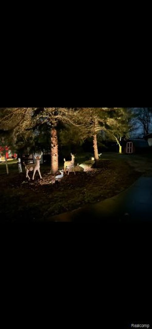 5610 Croswell Rd, Waterford, MI, 48327-1319 | Card Image