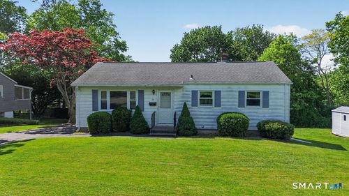 40 Easy Street, Milford, CT, 06460 | Card Image