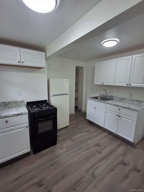 apt-2-17 Canal St, Ellenville, NY, 12428-1235 | Card Image