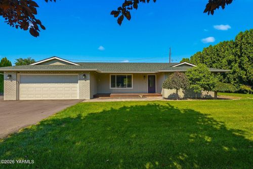 30 Rolling Hills Dr, Yakima, WA, 98908-9071 | Card Image