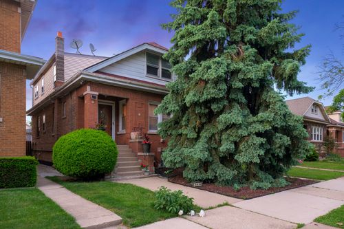 5438 W Melrose St, Chicago, IL, 60641-4116 | Card Image
