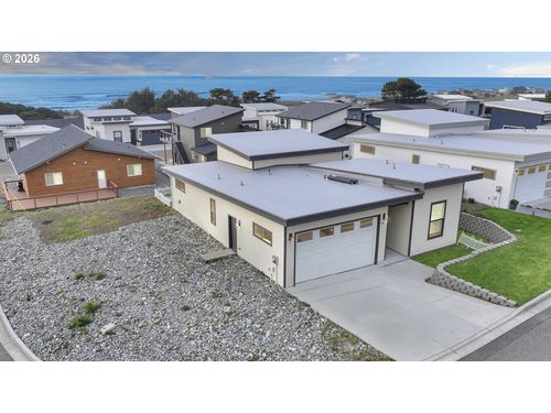 30396 Driftwood Dr, Gold Beach, OR, 97444-9513 | Card Image