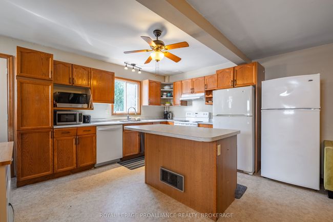 445 Alfred St, House other with 4 bedrooms, 2 bathrooms and 3 parking in Kingston ON | Image 15