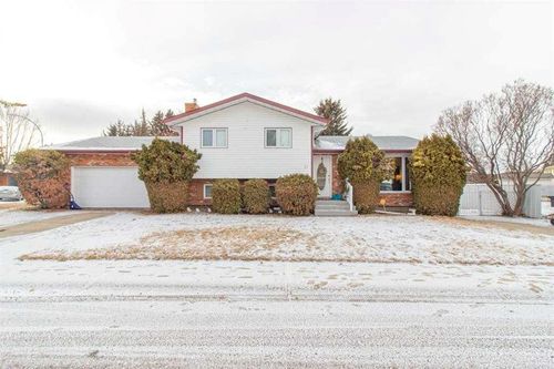31 Rossdale Way Se, Medicine Hat, AB, T1B1X5 | Card Image