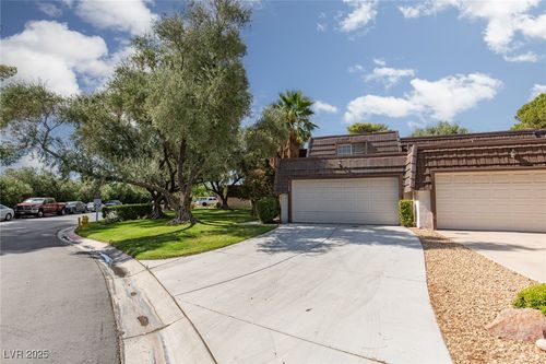 1125 Vegas Valley Dr, Las Vegas, NV, 89109-1536 | Card Image