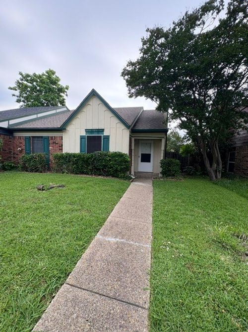 815 Versailles St, Mesquite, TX, 75149-3283 | Card Image