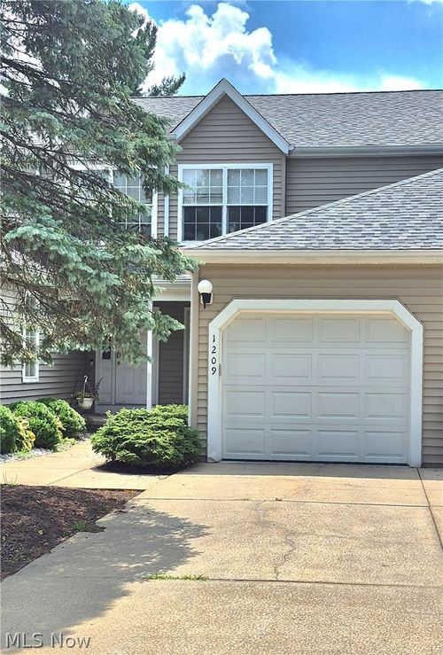 1209 Summerfield Ln Ne, Warren, OH, 44483-3086 | Card Image