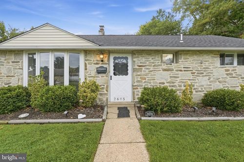 2605 Woodlawn Dr, BRISTOL, PA, 19007-2035 | Card Image