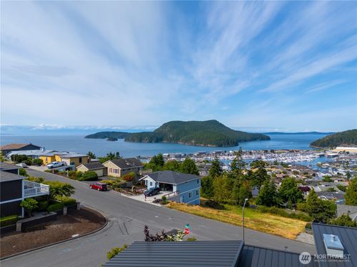 2016 Piper Cir, Anacortes, WA, 98221-3126 | Card Image