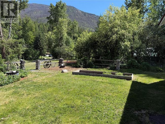 5888 Lazy Lake Rd, Home with 4 bedrooms, 2 bathrooms and null parking in Wasa BC | Image 7