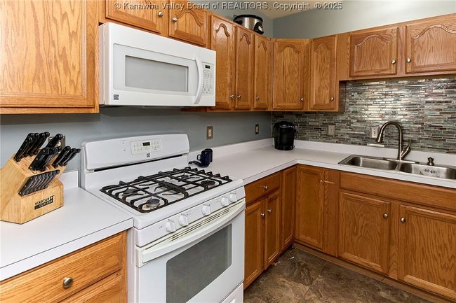 APT-231 - 1313 Lee St E, Condo with 2 bedrooms, 2 bathrooms and null parking in Charleston WV | Image 13