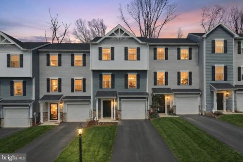 61 Ayrshire Dr, HANOVER, PA, 17331-8048 | Card Image