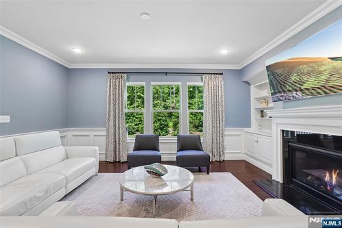 10 Winfield Dr, Woodcliff Lake, NJ, 07677-8108 | Card Image