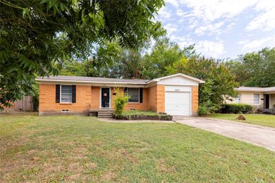 Welcome home! Large front yard | Image 1