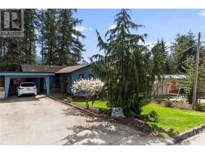 2740 25th Ave Ne, House other with 4 bedrooms, 3 bathrooms and null parking in Salmon Arm BC | Image 3