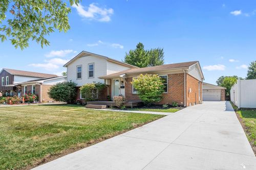 22493 Doncaster Ave, Brownstown, MI, 48193-8216 | Card Image