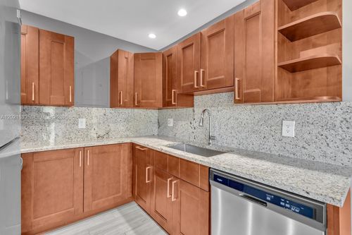 b-32-8911 Nw 28th Dr, Coral Springs, FL, 33065-5283 | Card Image