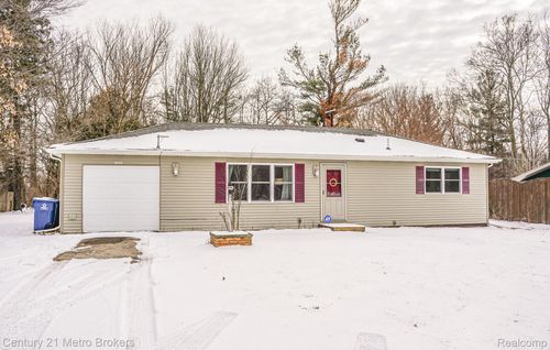 5233 Millington Rd, Millington, MI, 48746-9537 | Card Image