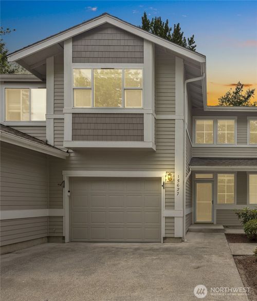 b602-15627 Ne 91st Way, Redmond, WA, 98052-7528 | Card Image