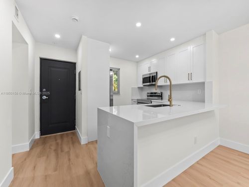 apt-116-7850 Camino Real, Miami, FL, 33143-6803 | Card Image