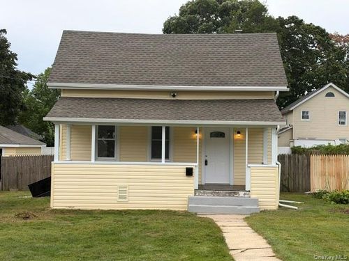 34 S 5th Ave, Brentwood, NY, 11717-5529 | Card Image