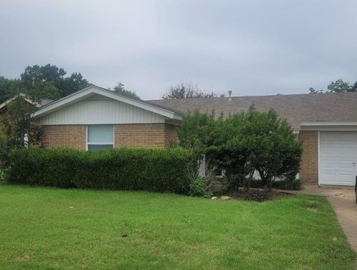 2018 S Center St, Arlington, TX, 76010-8501 | Card Image