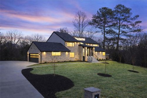 250 Bruton Way, Atlanta, GA, 30342-2052 | Card Image