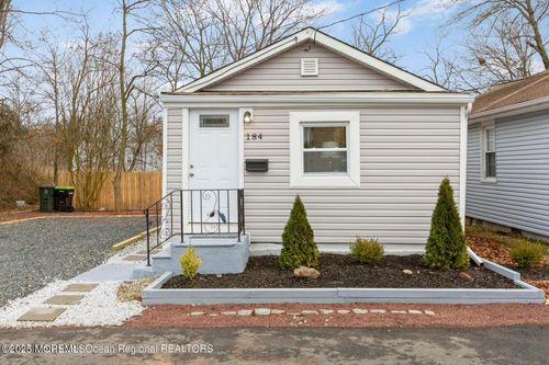 184 S Park Ave, Hazlet Township, NJ, 07734-2902 | Card Image