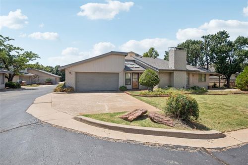 10124 Hefner Village Ter, Oklahoma City, OK, 73162-7729 | Card Image