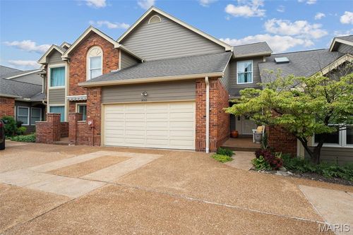 14312 Willow Spring Hill Dr, Town And Country, MO, 63017-5723 | Card Image