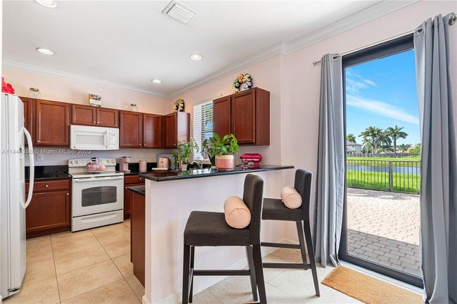 0 - 16317 Sw 71st Ter, Townhouse with 3 bedrooms, 2 bathrooms and null parking in Miami FL | Image 6