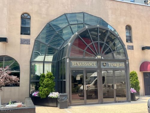 2r-111 Mulberry St, Newark, NJ, 07102-4010 | Card Image