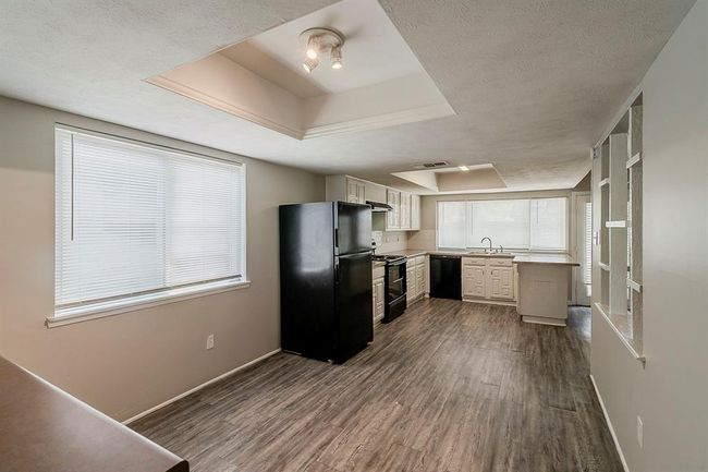 5802 Evening Shadows Ln, House other with 3 bedrooms, 2 bathrooms and 2 parking in Spring TX | Image 5