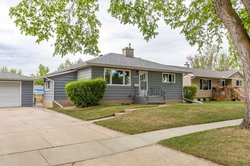 5709 49 Ave, Lacombe, AB, T4L1M4 | Card Image