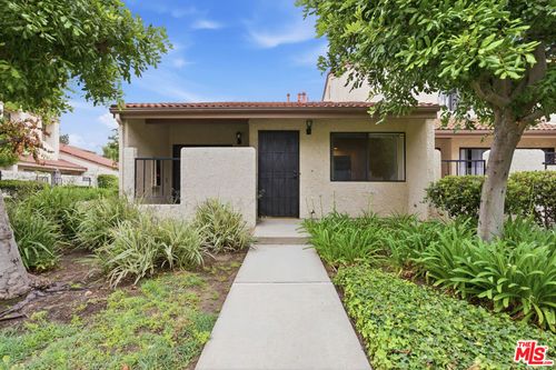 39-18136 Oxnard St, Tarzana, CA, 91356-1733 | Card Image
