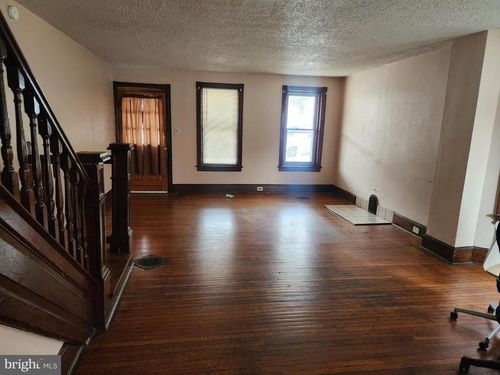 118 S 6th Ave, COATESVILLE, PA, 19320-3607 | Card Image