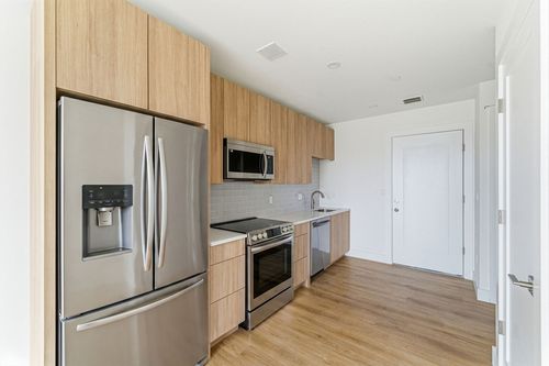 305-1035 Commonwealth Ave, Boston, MA, 02215-1001 | Card Image