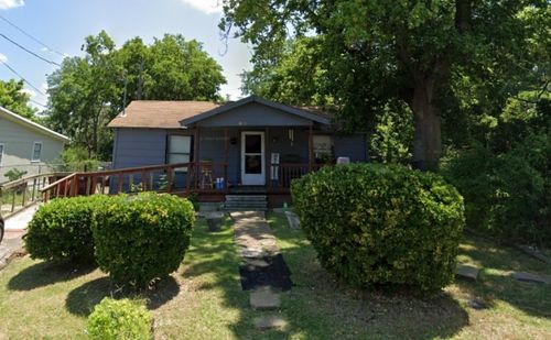 812 E 5th St, Bonham, TX, 75418-4013 | Card Image