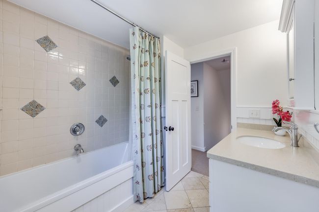 2nd level bath | Image 48