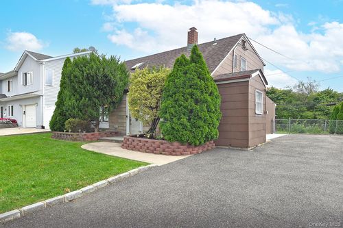 69 Slate Ln, Levittown, NY, 11756-3936 | Card Image