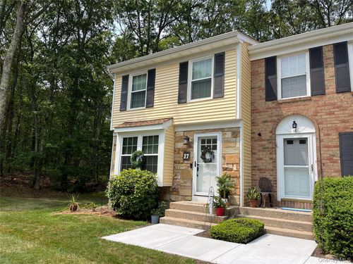 17 Penn Cmns, Yaphank, NY, 11980-2026 | Card Image